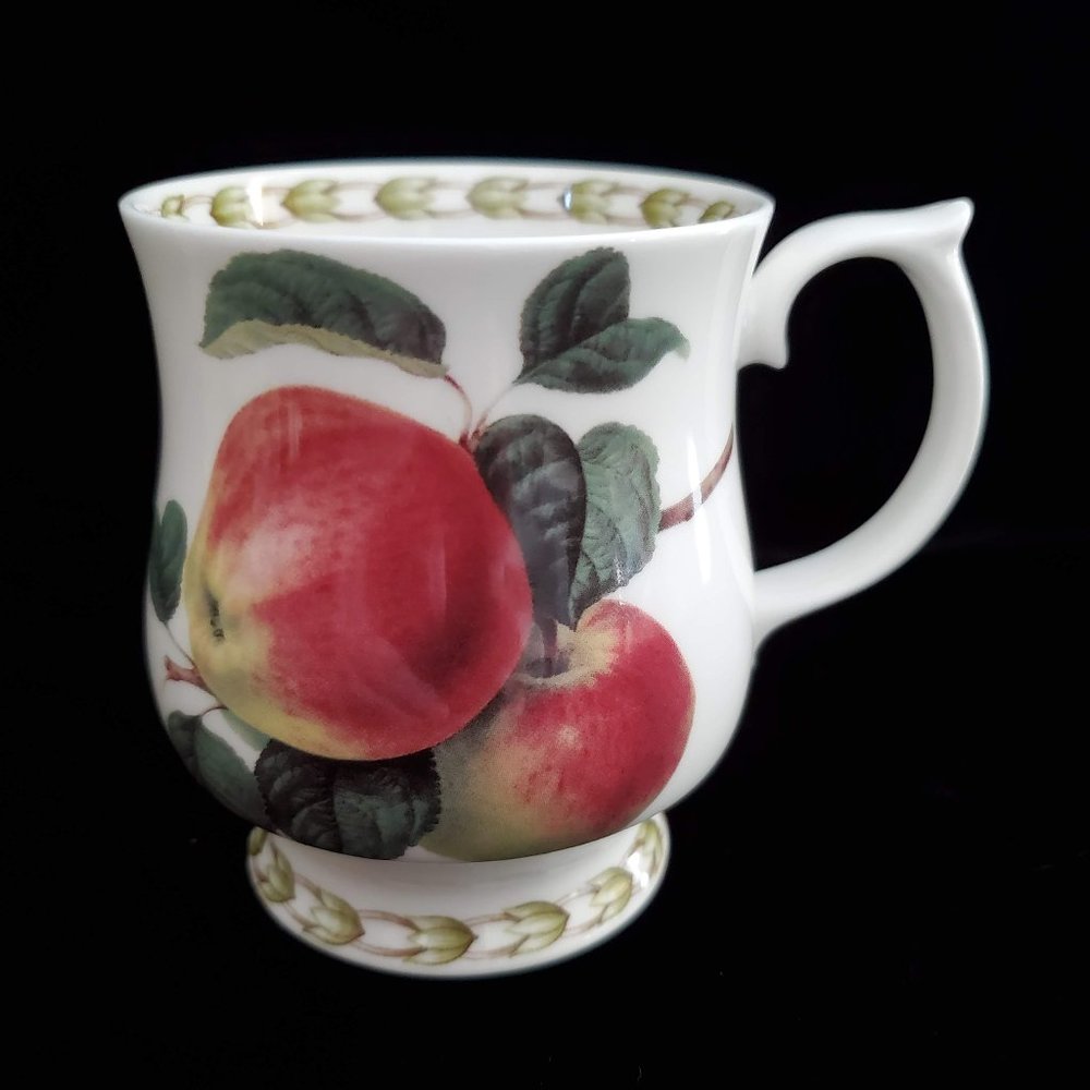 Queens Royal Horticultural Society Hookers Fruit Footed Mug - Apples